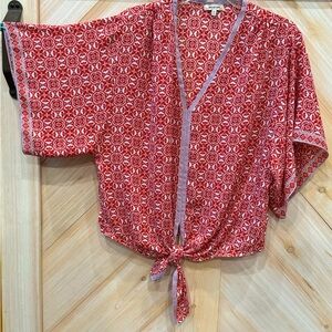 Red white short sleeve, front tie top.